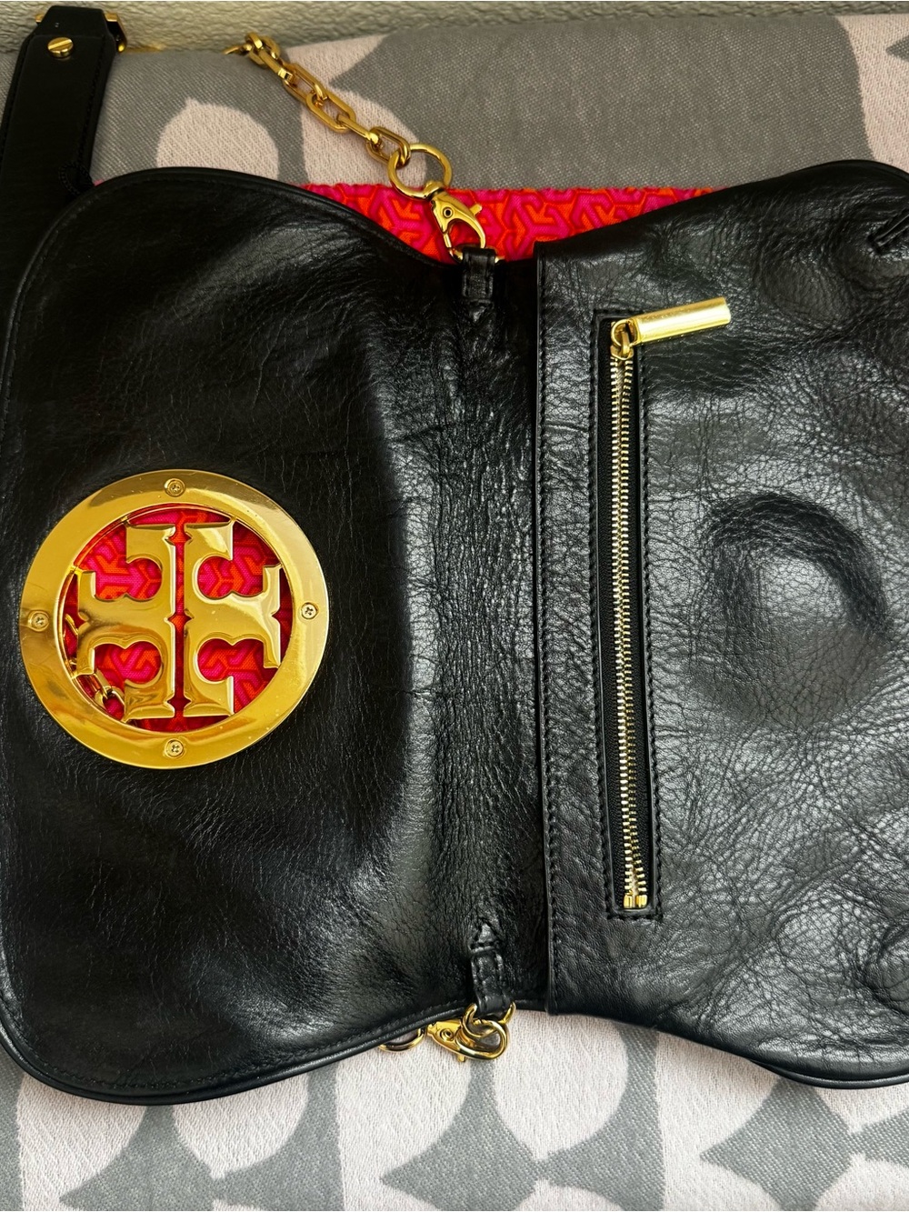Tory Burch Black Leather Shoulder Bag with Gold Medallion - Picture 3 of 3